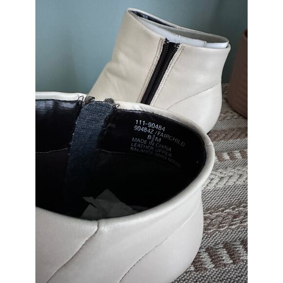 White Leather Boots With Heel Side Zipper by White Mountain Fairchild Size 8.5 M - Picture 6 of 7